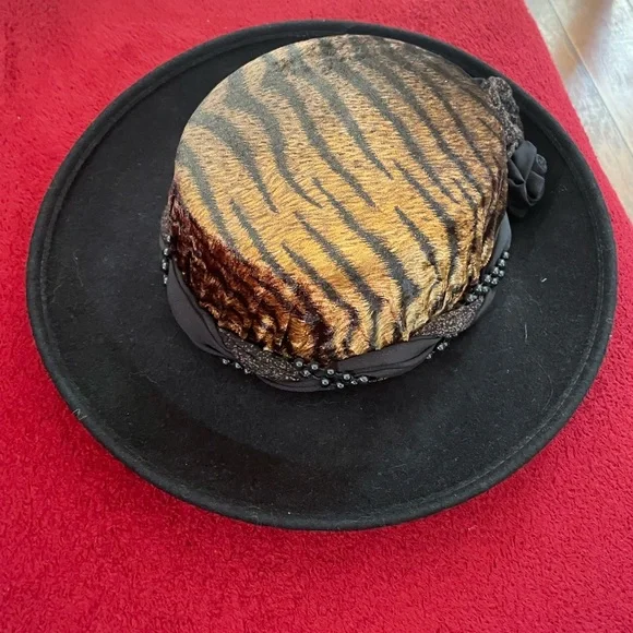 Hand crafted hat 100% wool Made in USA NWOT display picture 1